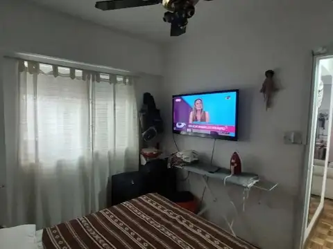 Trole 400, Piso 1