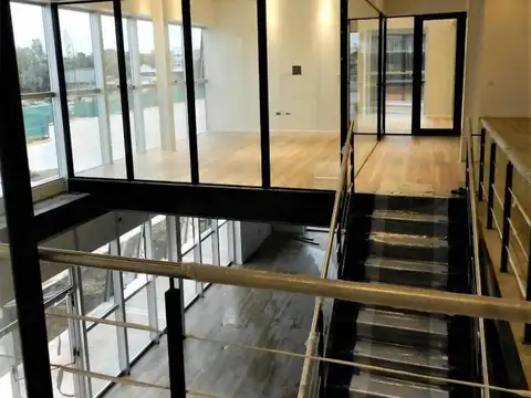 Solución Logística de Primera Línea en Villa Adelina. Grande