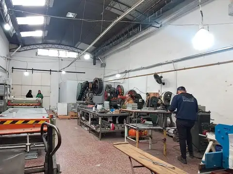 Depósito en Flores en venta
