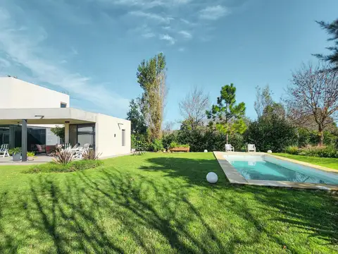Casa 5 ambientes con 3 baños
