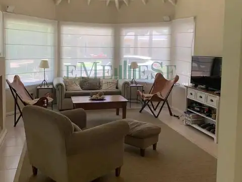 Casa 5 ambientes con 4 baños