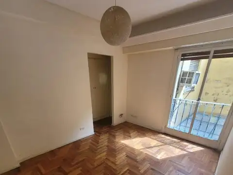 Venta 2 ambientes luminoso, excelente ubicacion en caballito
