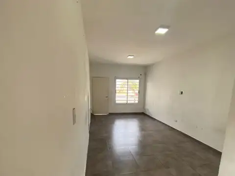 Departamento en Alquiler en Villa Luzuriaga, $ 350.000