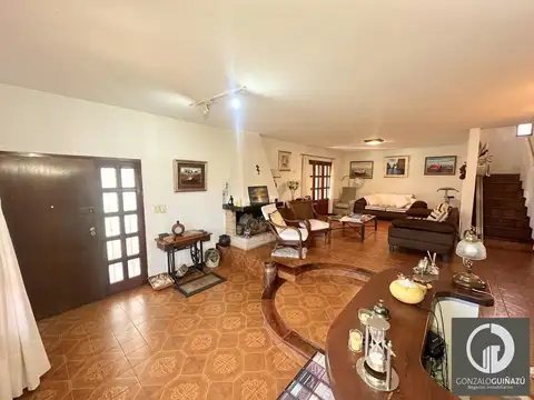 Casa 9 ambientes con 3 baños