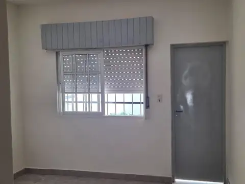 Depto Tipo Casa en Alquiler en Moreno, $ 650.000