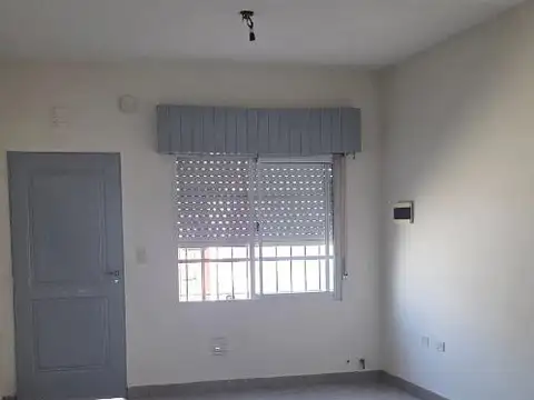 Alquiler Moreno centro Casa c/Cochera lote 300m2 SIN EXPENSA