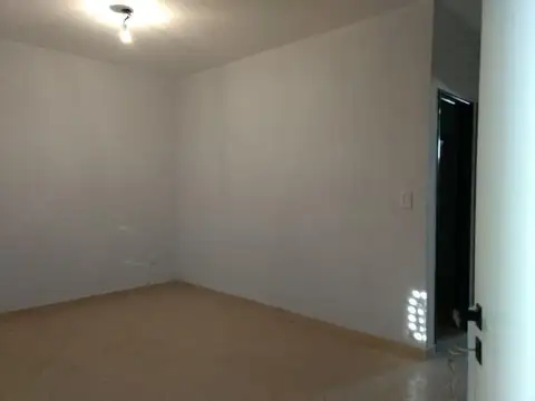 Departamento en Alquiler en Caseros, $ 400.000