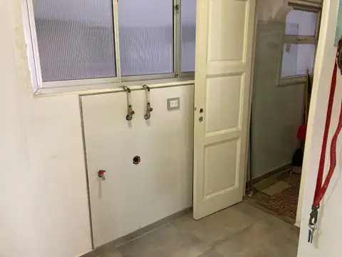 DEPARTAMENTO 3 AMBIENTES AL FRENTE RECICLADO MUY MODERNO PLA