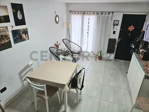 PH refaccionado en Barrio La Loma de 1 dormitorio y patio