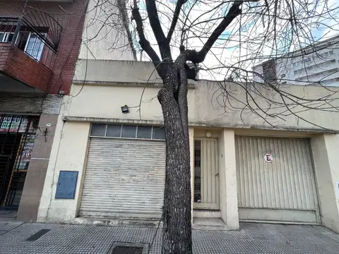 Venta Casa RETASADA con local y galpon a refaccionar IDEAL VIVIR Y TRABAJAR - Villa Lugano