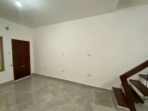Depto Tipo Casa 2 ambientes con 1 baño
