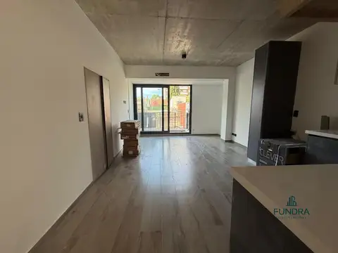 Monoambiente con balcon y terraza en venta en flores