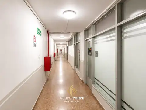 Dean Funes 100, Piso 1°