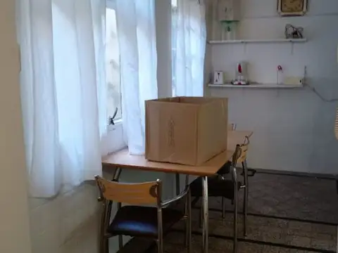 DEPTO EN VENTA ,3AMB,MICROCENTRO- AMPLIO,LATERAL,LUMINOSO, BUEN ESTADO MANTENIMIENTO