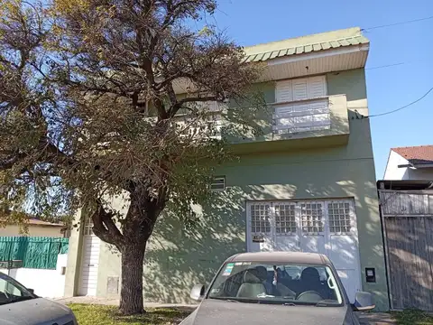 Venta casa 4 ambientes, barrio Las Américas