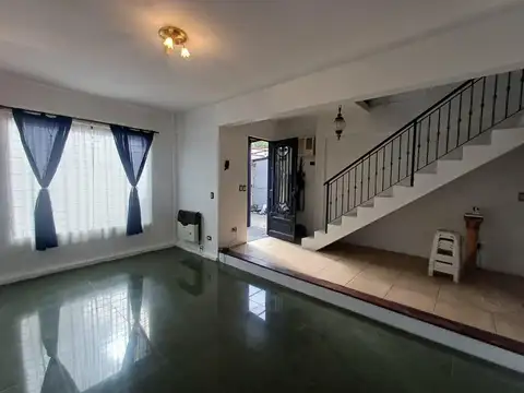 Casa en Alquiler con 3 cocheras
