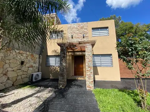 Casa en Venta en Monte Grande, USD 160.000