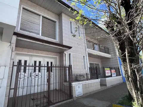 Casa en Alvear entre 12 de abril y San Martin