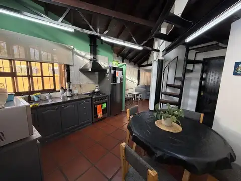 Casa 3 ambientes con 2 baños