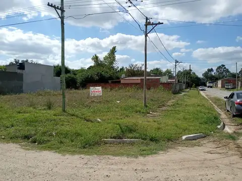 SE VENDE   TERRENO LOTE ESQUINA   MUY BUENA UBICACION