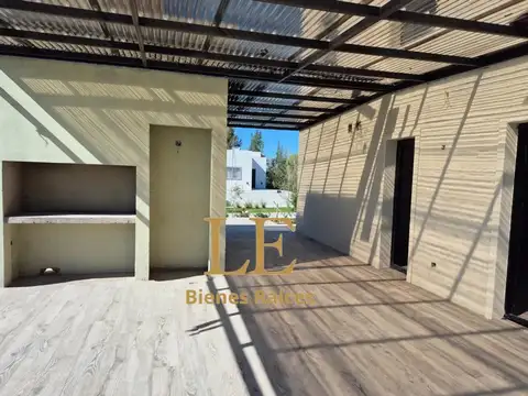 Casa en Venta con 4 cocheras