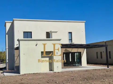 Casa 5 ambientes con 3 baños