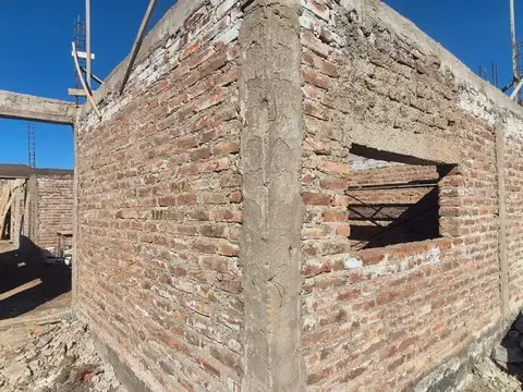 Casa 7 ambientes con 2 baños