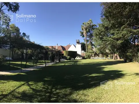 Casa 7 ambientes con 8 baños