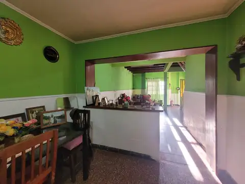 Casa 5 ambientes con 1 baño