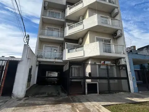 DEPARTAMENTO DE 2 AMBIENTES CON COCHERA EN VILLA LUZURIAGA