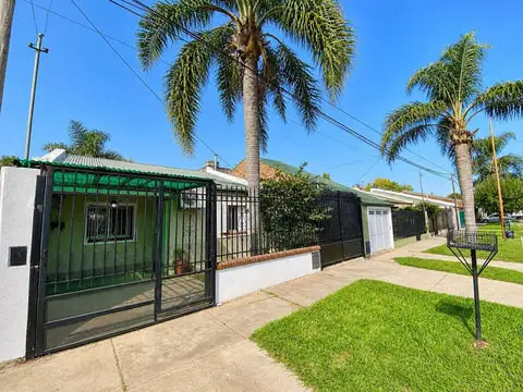 VENTA DE IMPECABLE CASA CON ENORME PATIO