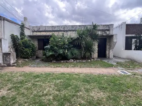 Casa venta en Munro a refaccionar con lote propio