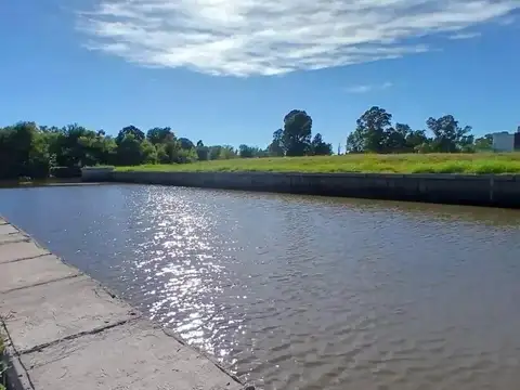 Excelente lote en venta en Barrio Náutico Villanueva