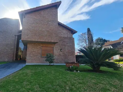 Casa 11 ambientes con 6 baños