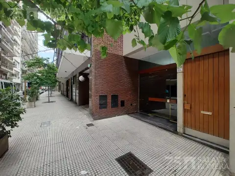 Departamento 3 amb con dependencia y cochera en venta.