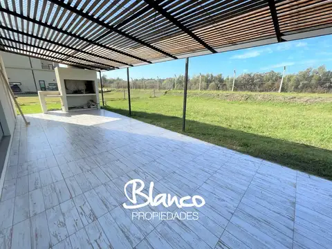 Casa 4 ambientes con 3 baños