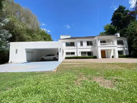 Casa 8 ambientes con 8 baños