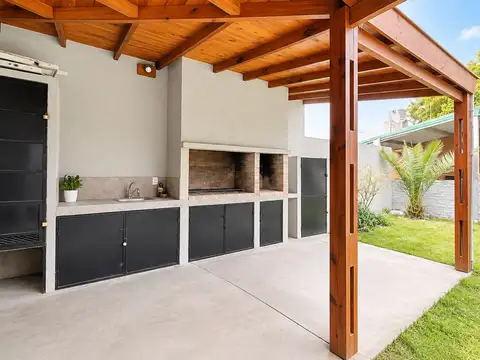 Casa 4 ambientes con 2 baños