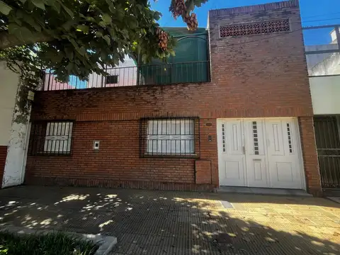 SE VENDE CASA 3 DORMITORIOS COCHERA/ PARQUE GARAY