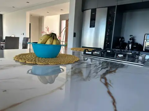 Casa en Venta con 7 cocheras