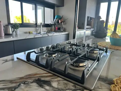 Casa 5 ambientes con 3 baños