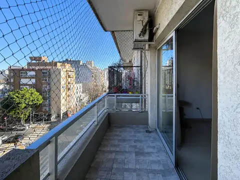 VENTA: DEPTO MONOAMB. SUBDIVIDIDO CON BALCON Y SUM