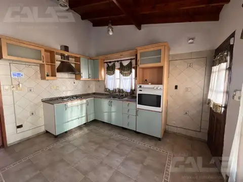 Casa en Venta con 3 cocheras