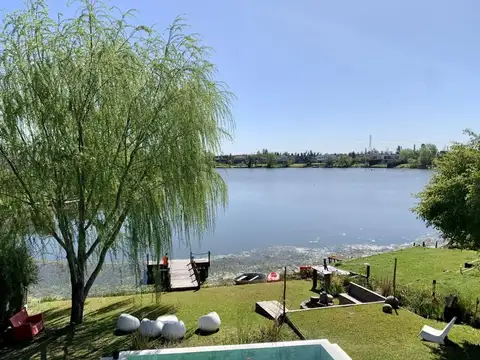 Casa en Venta con 5 cocheras