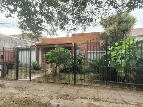 Venta casa Martín Coronado 3 amb Apto credito