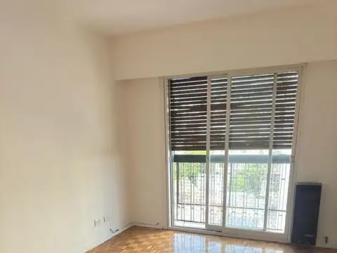 Departamento de tres ambientes en venta en Agronomia