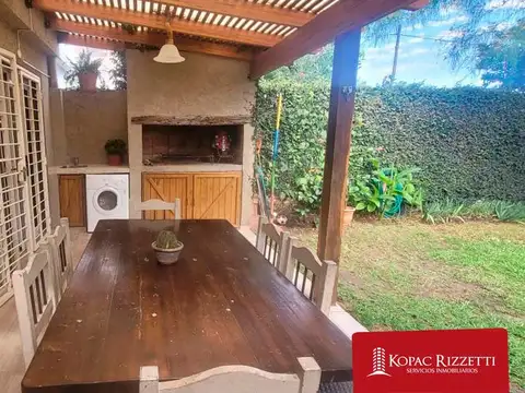 Casa 5 ambientes con 2 baños
