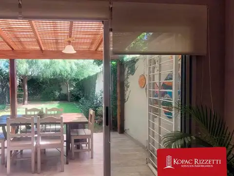 Casa en Alquiler con 1 cochera