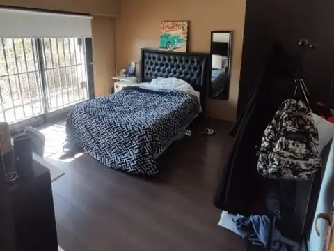 Casa 8 ambientes con 3 baños