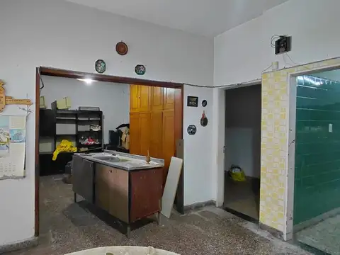 VENTA CASA CIUDADELA 4 AMB.JARDIN-COCH-REFACCIONAR